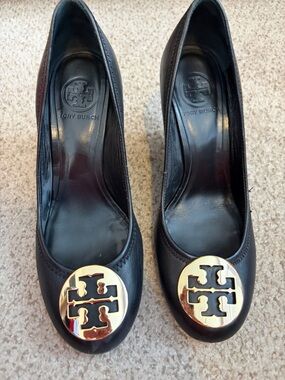 Tory Burch “Sophie” Wedge Heels in Black leather with gold hardware, 8
